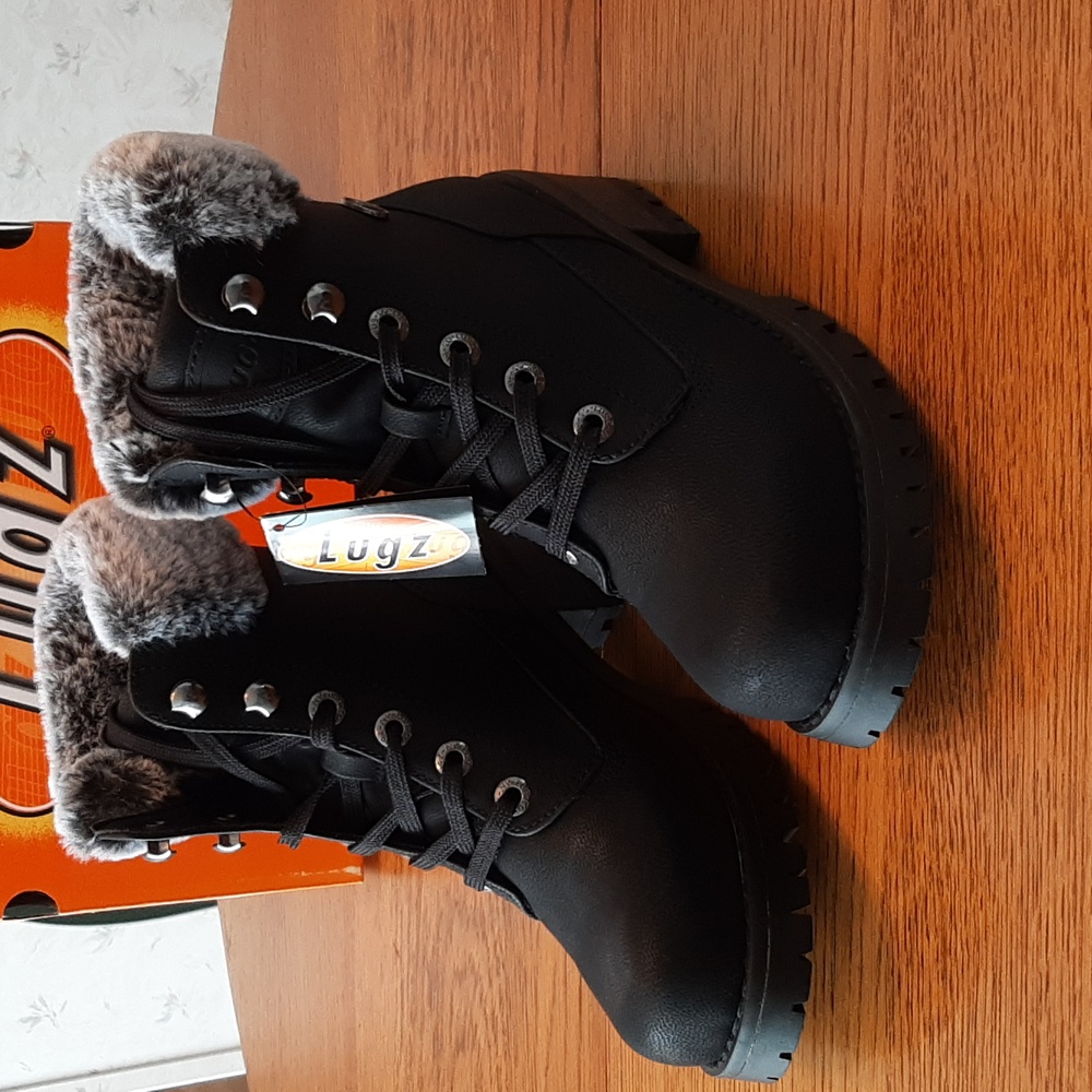 Lugz black boots with fur NEW
